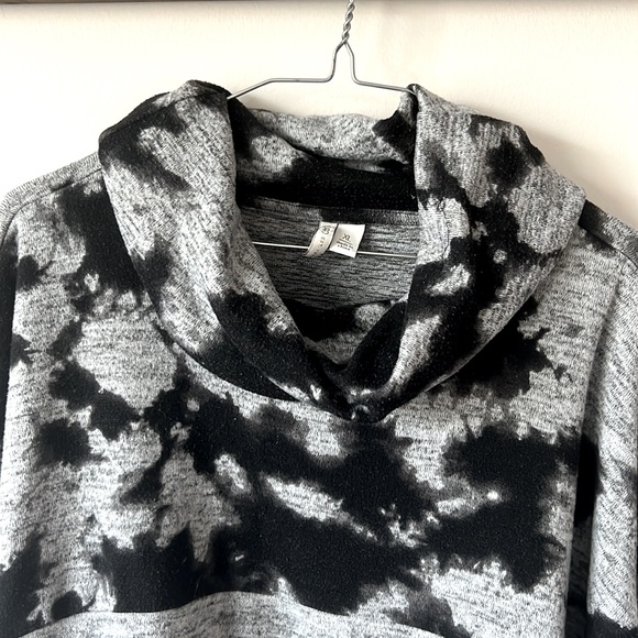 Cato Sweater/Sweatshirt - Picture 3 of 5